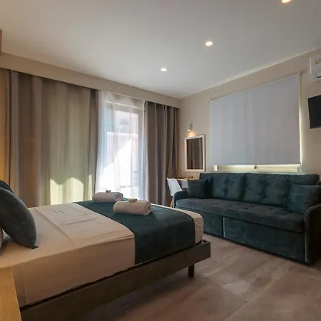 Nicole Айя-Евфимия